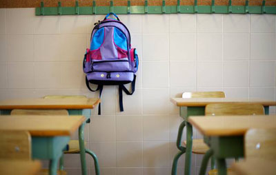school-bag-class-desks